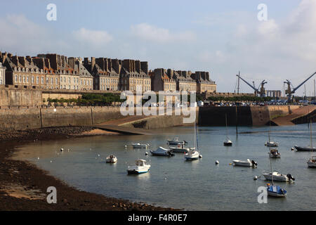 Francia, Bretagna, Saint Malo, case nel centro storico, Villa vicino Foto Stock