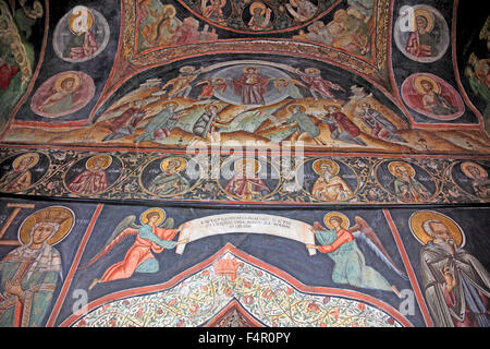 Murales nel monastero Govora. Parte della costruzione del monastero risale al tempo del Principato di Vlad Dra Foto Stock