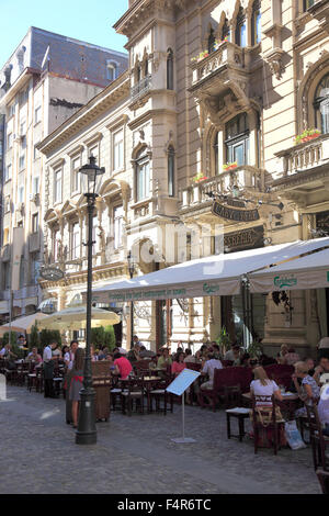 Local Carul cu bere la birra carro nella Strada Lipscani, Leipziger Strasse, il vecchio quartiere commerciale, Bucarest, Romania Foto Stock