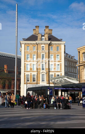 Great Northern Hotel tra St Pancras International e le stazioni di Kings Cross a Londra, Regno Unito Foto Stock