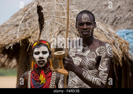 Karo tribù giovane. Valle dell'Omo, Etiopia Foto Stock