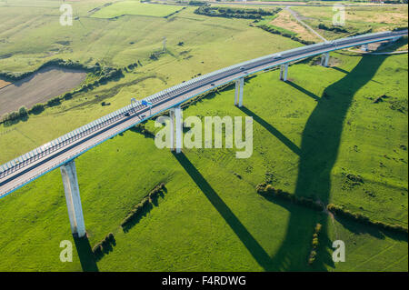 Vista aerea sul viadotto Echinghen E A 16 autostrada Foto Stock