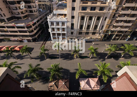 Guardando dritto verso il basso alla Plaza de Candelaria, Santa Cruz Tenerife, Isole Canarie, Spagna. Foto Stock