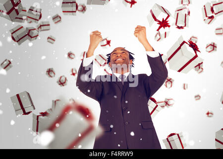 Immagine composita di happy businessman con bracci sollevati Foto Stock