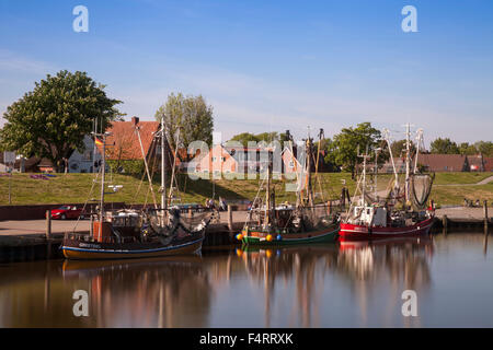Frese a granchio nel porto, Greetsiel, Leybucht, Krummhörn, East Friesland, Bassa Sassonia, Germania, Europa Foto Stock