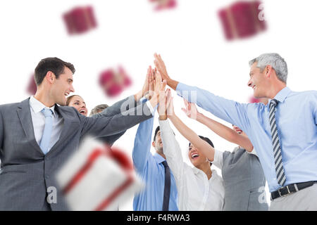 Immagine composita della gente di affari facendo controlli le mani Foto Stock