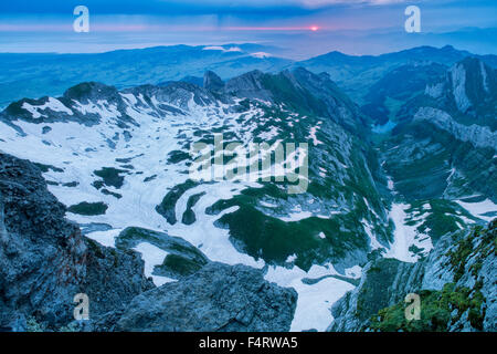 L'Europa, la Svizzera, Appenzell, Mount Saentis, vista dal Saentis a Seealpsee e il lago di Costanza Foto Stock