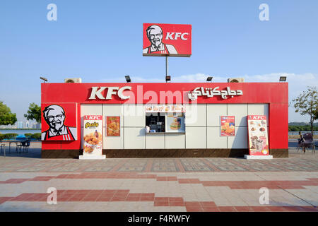 KFC shop sulla corniche a Ras al Khaimah (RAK) negli Emirati Arabi Uniti Foto Stock