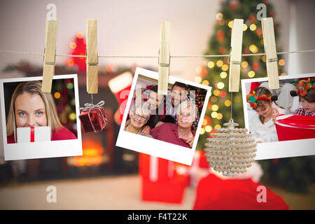 Immagine composita di Natale foto su una linea Foto Stock