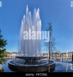 La Svizzera, Europa, Lucerna, Lucerna, Fontana, Kultur - und Kongresszentrum, città, acqua, estate, KKL, Foto Stock