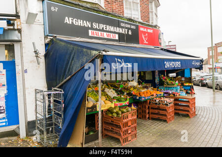 Supermercato afgano nel West London, aperto 24 ore, la vendita di carne halal Foto Stock