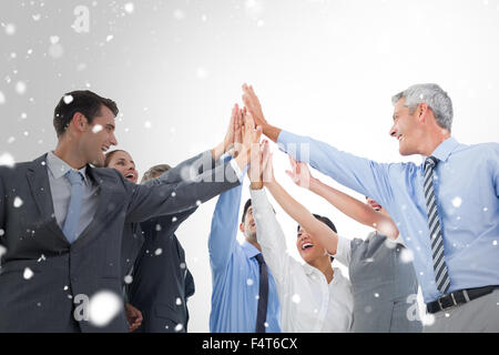 Immagine composita della gente di affari facendo controlli le mani Foto Stock