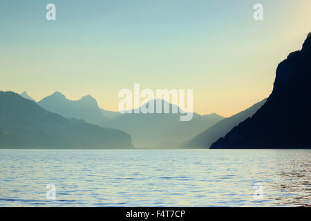 Il tramonto sopra il Walensee, San Gallo, Svizzera Foto Stock