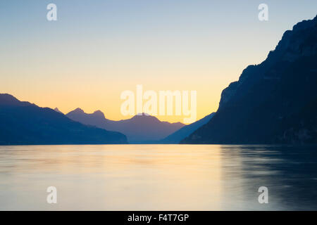 Il tramonto sopra il Walensee, San Gallo, Svizzera Foto Stock