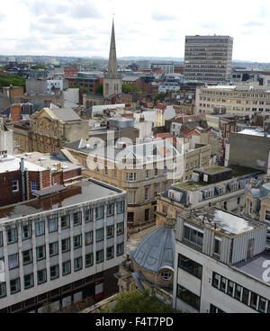 Vista dalla torre di St Stephen's Chiesa nel centro storico della città di Bristol. Foto Stock