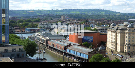 Vista dalla torre di St Stephen's Chiesa nel centro storico della città di Bristol. Foto Stock