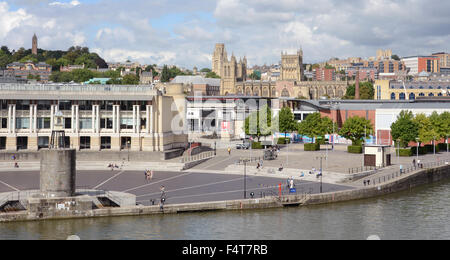 Vista sul porto verso la cattedrale, Bristol, Inghilterra Foto Stock