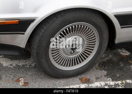 Wimbledon Londra,UK. Il 22 ottobre 2015. Un vintage Delorean auto simile a quella presente in American Film di fantascienza Ritorno al futuro viene avvistato su Wimbledon Common. Credito: amer ghazzal/Alamy Live News Foto Stock