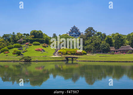 Giappone, Okayama, il Giardino Korakuen, Castello di Okayama Foto Stock