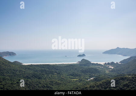 Vista che si affaccia su Tai WAN e Ham Tin spiagge a Sai Kung , nuovi territori Hong Kong Foto Stock