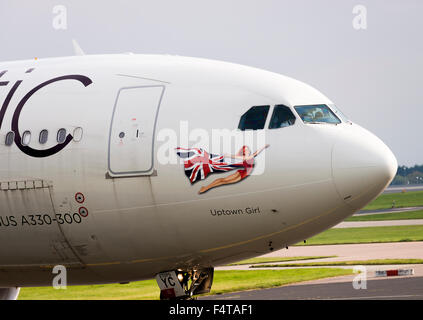 Virgin Atlantic Airways Airbus A330-343 aereo di linea G-VNYC rullaggio per la partenza all'Aeroporto Internazionale di Manchester Inghilterra England Regno Unito Foto Stock