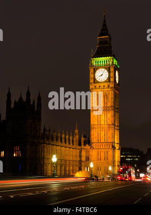 Regno Unito, Inghilterra, Londra, Big Ben crepuscolo bridge Foto Stock