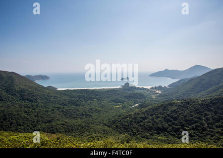 Vista che si affaccia su Tai WAN e Ham Tin spiagge a Sai Kung , nuovi territori Hong Kong Foto Stock