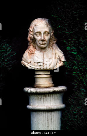 Busto di John Milton. Milton's Cottage. Chalfont St Giles, Buckinghamshire. Regno Unito Foto Stock