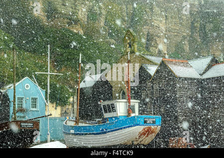 Nevicare al Rock-a-Nora. Città vecchia Hastings. England.UK Foto Stock