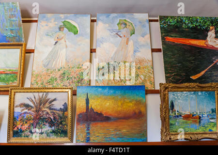 Francia, Normandia, Giverny, Monets giardino, la casa di Monet, Studio Room, Display di copie dei quadri di Monet Foto Stock
