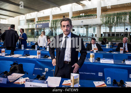 Madrid, Mdr, Spagna. 22 ottobre, 2015. Ex primo ministro francese Nicolas Sarkozy e Presidente di Les Republicains parte durante il secondo giorno di EPP Popolo Europeo parte testa di membri del congresso in Madrit, Spagna su 22.10.2015 da Wiktor Dabkowski © Wiktor Dabkowski/ZUMA filo/Alamy Live News Foto Stock