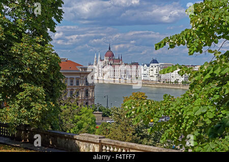 Montare Buda, Clark Adam ter, Piazza Adam Clark,, il palazzo del parlamento, il Danubio Foto Stock