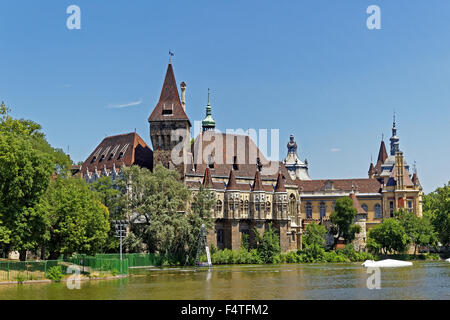 Città di boschetti, Varosliget, Castello Vajdahunyad, Museo dell'agricoltura, oar stagno Foto Stock