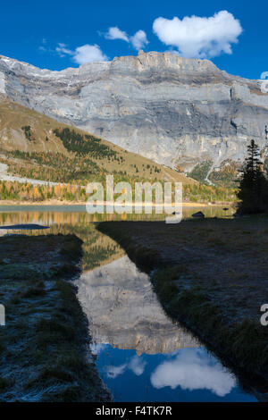 Lac de Derborence, Svizzera canton Vallese, lago di montagna, lago, riflessione, area di frana, riserva naturale, autunno Foto Stock