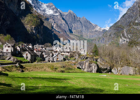 Sonlert, Svizzera Canton Ticino, Val Bavona, villaggio, case di pietra Foto Stock