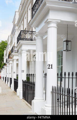 Riga di bianco Edwardian Case, West London Foto Stock