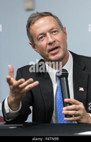 North Charleston, Carolina del Sud, Stati Uniti d'America. 22 ottobre, 2015. Ex Governatore del Maryland e candidato presidenziale democratico Martin O'Malley durante una discussione sulla violenza pistola a Mt. Moria chiesa battista di Ottobre 22, 2015 in North Charleston, Carolina del Sud. Foto Stock