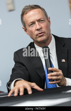 North Charleston, Carolina del Sud, Stati Uniti d'America. 22 ottobre, 2015. Ex Governatore del Maryland e candidato presidenziale democratico Martin O'Malley durante una discussione sulla violenza pistola a Mt. Moria chiesa battista di Ottobre 22, 2015 in North Charleston, Carolina del Sud. Foto Stock