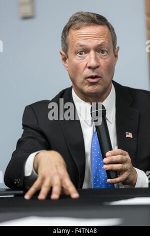 North Charleston, Carolina del Sud, Stati Uniti d'America. 22 ottobre, 2015. Ex Governatore del Maryland e candidato presidenziale democratico Martin O'Malley durante una discussione sulla violenza pistola a Mt. Moria chiesa battista di Ottobre 22, 2015 in North Charleston, Carolina del Sud. Foto Stock