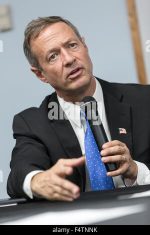 North Charleston, Carolina del Sud, Stati Uniti d'America. 22 ottobre, 2015. Ex Governatore del Maryland e candidato presidenziale democratico Martin O'Malley durante una discussione sulla violenza pistola a Mt. Moria chiesa battista di Ottobre 22, 2015 in North Charleston, Carolina del Sud. Foto Stock