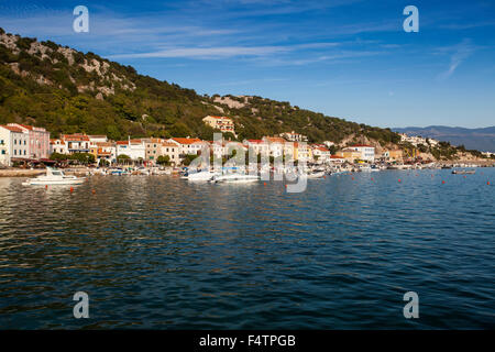 La baia e il porto di Baska, Krk, baia di Kvarner Adria, Croazia, Foto Stock