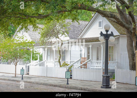 Rinnovato e ristrutturato cottage in legno nell'immigrato cubano quartieri vicino al sigaro fabbriche in Ybor City, FL Foto Stock