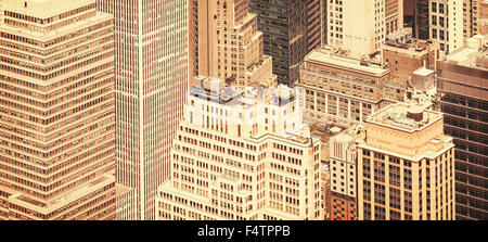 In stile retrò vista panoramica delle finestre di Manhattan, New York City, Stati Uniti d'America. Foto Stock