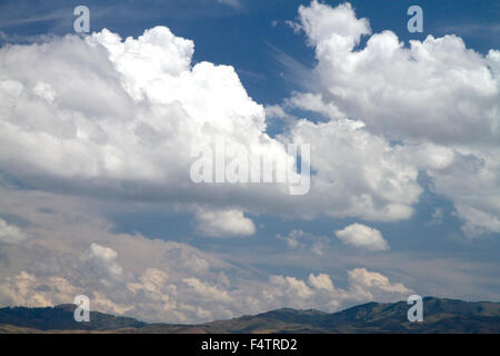 Cumulus nubi nel cielo sopra di Boise, Idaho, Stati Uniti d'America. Foto Stock