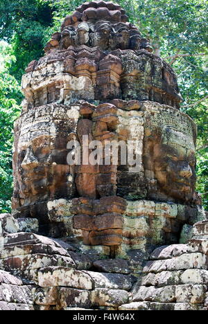 Gateway per antica Ta Som tempio di Angkor, Siem Reap, Cambogia. Gopura con un gigante di pietra faccia. Foto Stock
