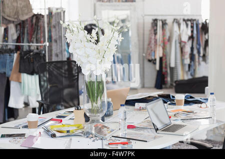 Bouquet, prove e campioni di abbigliamento di moda design office Foto Stock