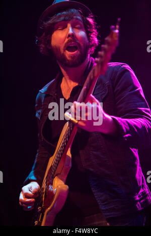 Milano Italia. 22 ottobre 2015. L'Americano blues rock band il record di società si esibisce dal vivo sul palco all'Alcatraz apertura della mostra di Blackberry credito Fumo: Rodolfo Sassano/Alamy Live News Foto Stock