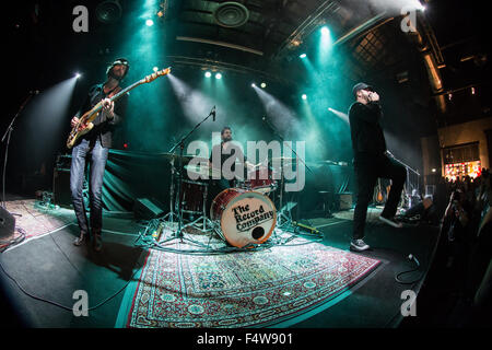 Milano Italia. 22 ottobre 2015. L'Americano blues rock band il record di società si esibisce dal vivo sul palco all'Alcatraz apertura della mostra di Blackberry credito Fumo: Rodolfo Sassano/Alamy Live News Foto Stock