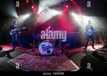 Milano Italia. 22 ottobre 2015. L'Americano blues rock band il record di società si esibisce dal vivo sul palco all'Alcatraz apertura della mostra di Blackberry credito Fumo: Rodolfo Sassano/Alamy Live News Foto Stock