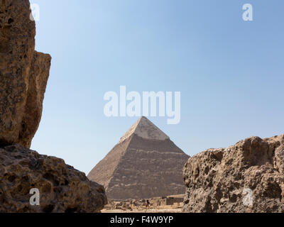 Vista della Piramide del faraone Khafre sull'altopiano di Giza, le Grandi Piramidi di Giza, il Cairo, Egitto Foto Stock